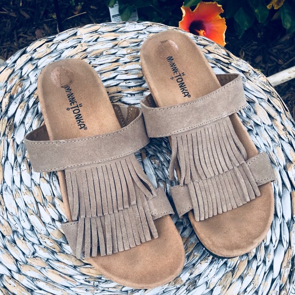 minnetonka daisy sandals